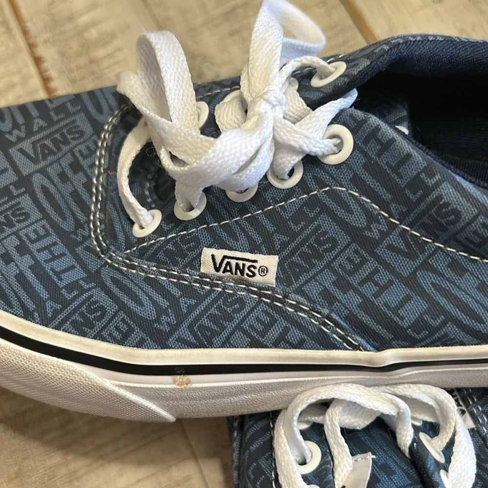 VANS MENS OFF THE WALL, BLUE, SIZE 7.5b, SLIP ON SNEAKERS